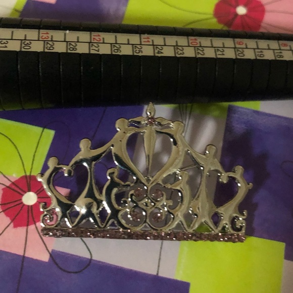 6/25$ Silver Broach Men Holding UP a woman. #Pink Saphh - Picture 7 of 11